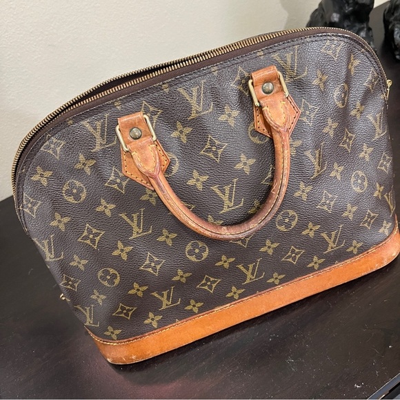 Louis Vuitton Alma PM Handbag Monogram - Picture 10 of 15